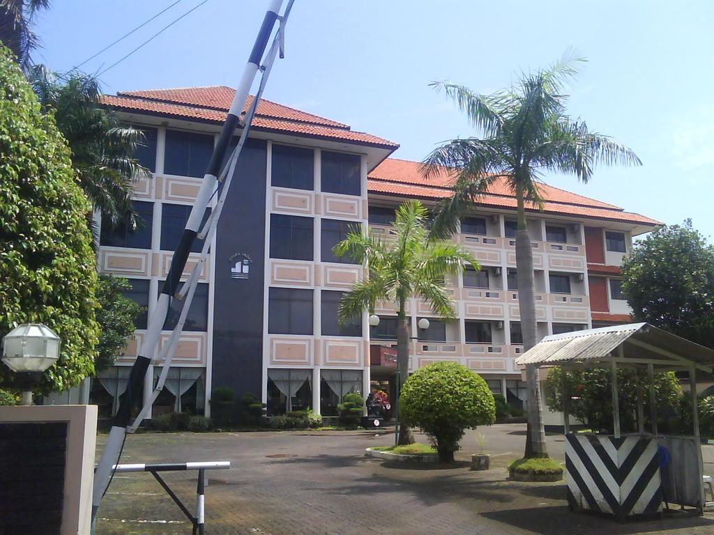 Hôtel Jepara Indah Extérieur photo